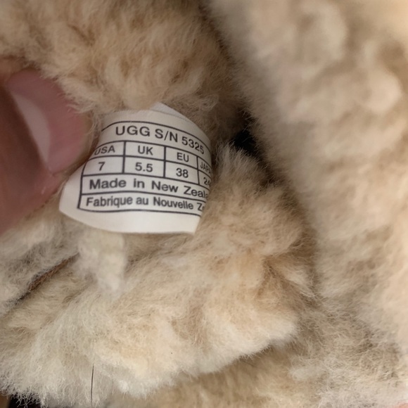 UGGs Sundance Chestnut Brown Sheepskin Fut Suede Boots Women's Size 7. - Picture 8 of 11